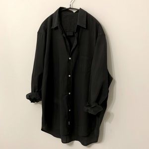 Large black Frank and Eileen Eileen shirt in a fine cotton.